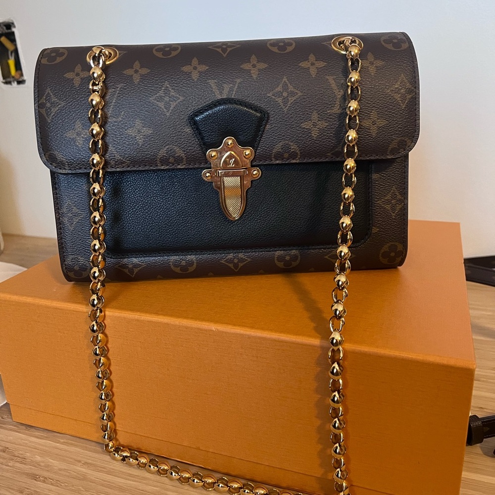 Louis Vuitton Monogram Victoire